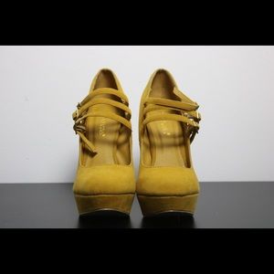 Mustard Pumps
